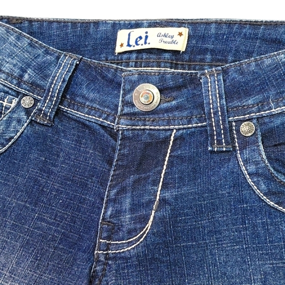 L.E.I. ♡ Dark Distressed "Ashley Trouble" Embroidered|Embellished Bling Jeans 3R - Picture 17 of 17